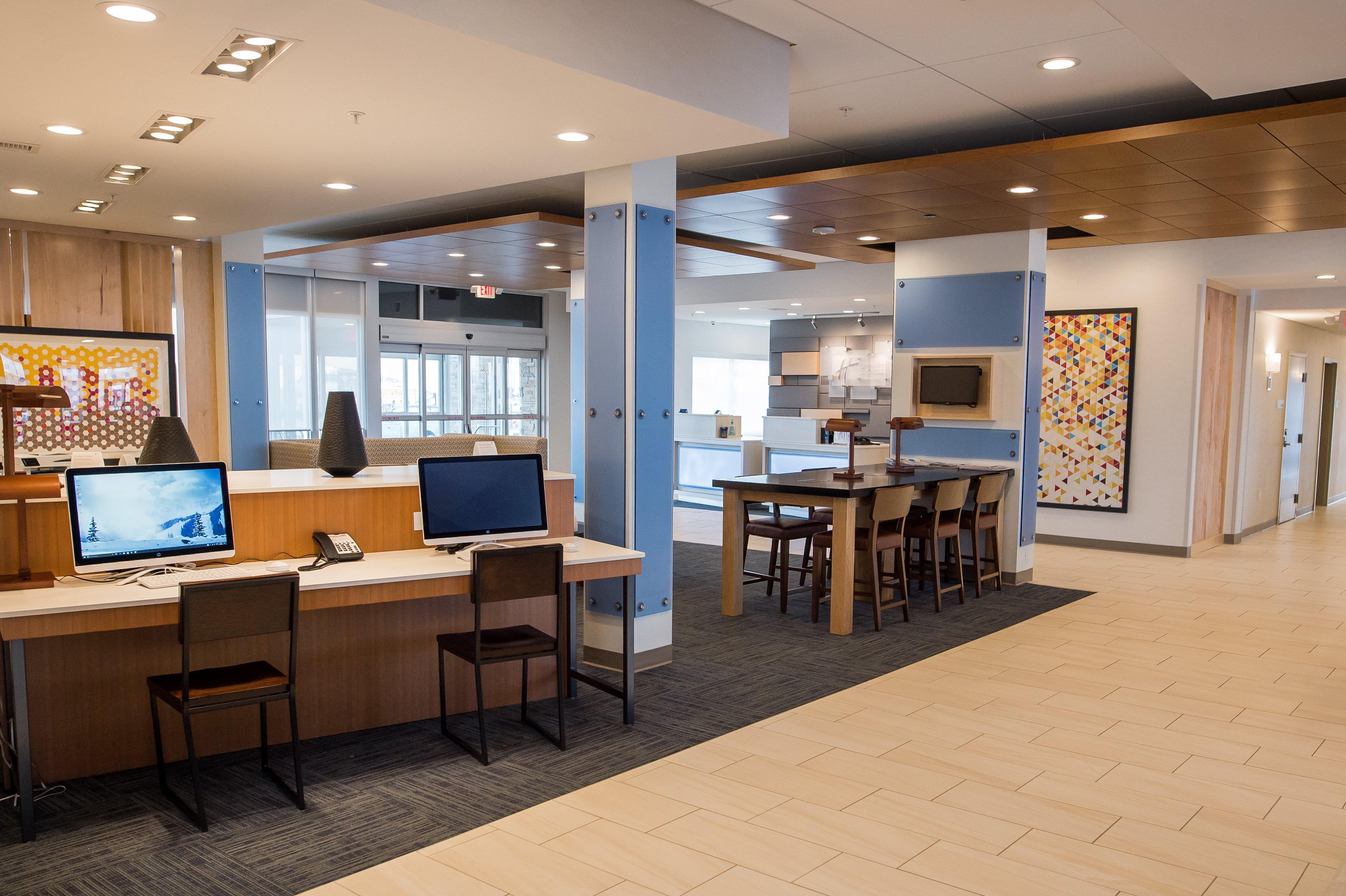Holiday Inn Express & Suites - Marietta By Ihg Екстериор снимка