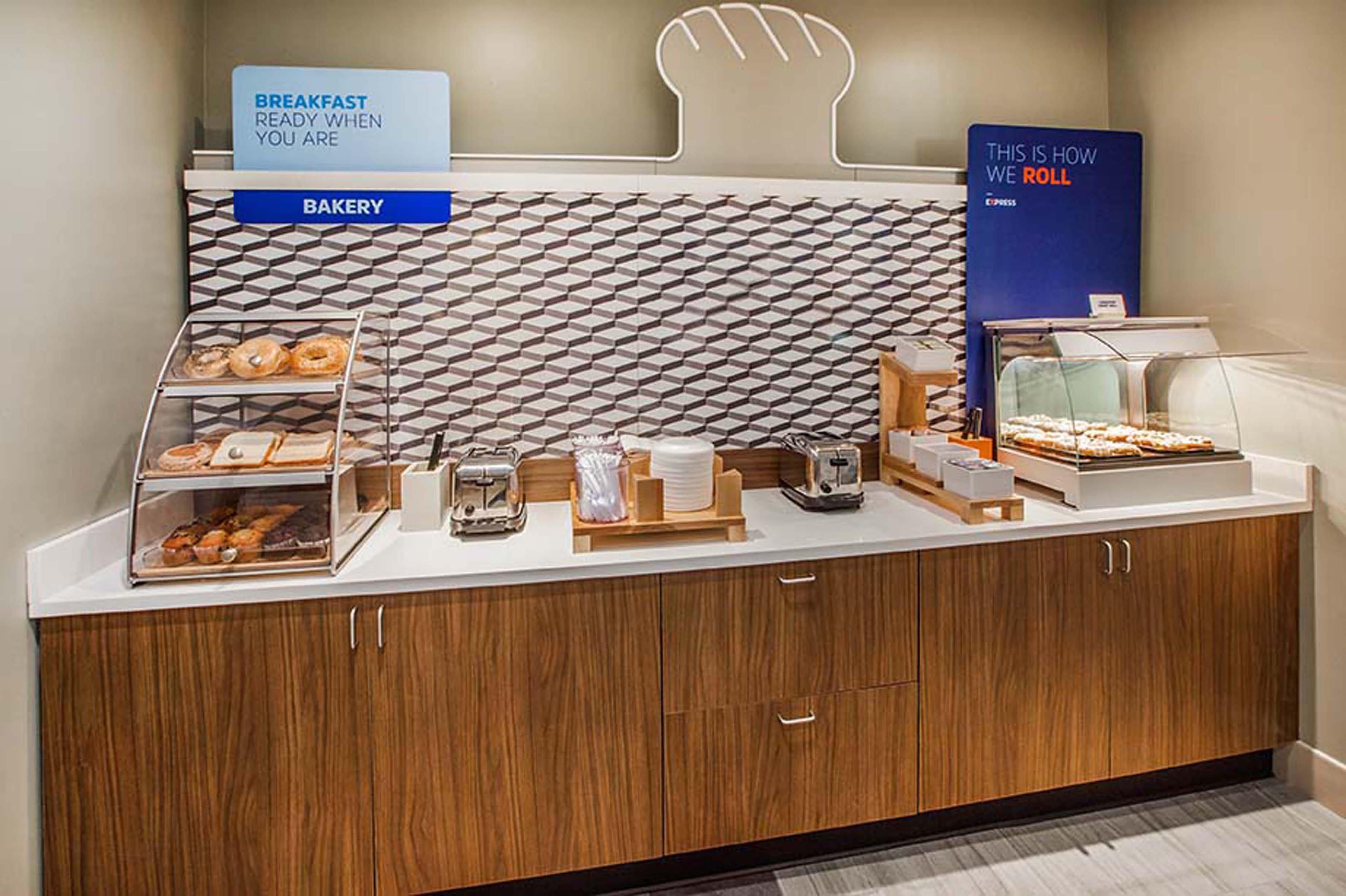 Holiday Inn Express & Suites - Marietta By Ihg Екстериор снимка