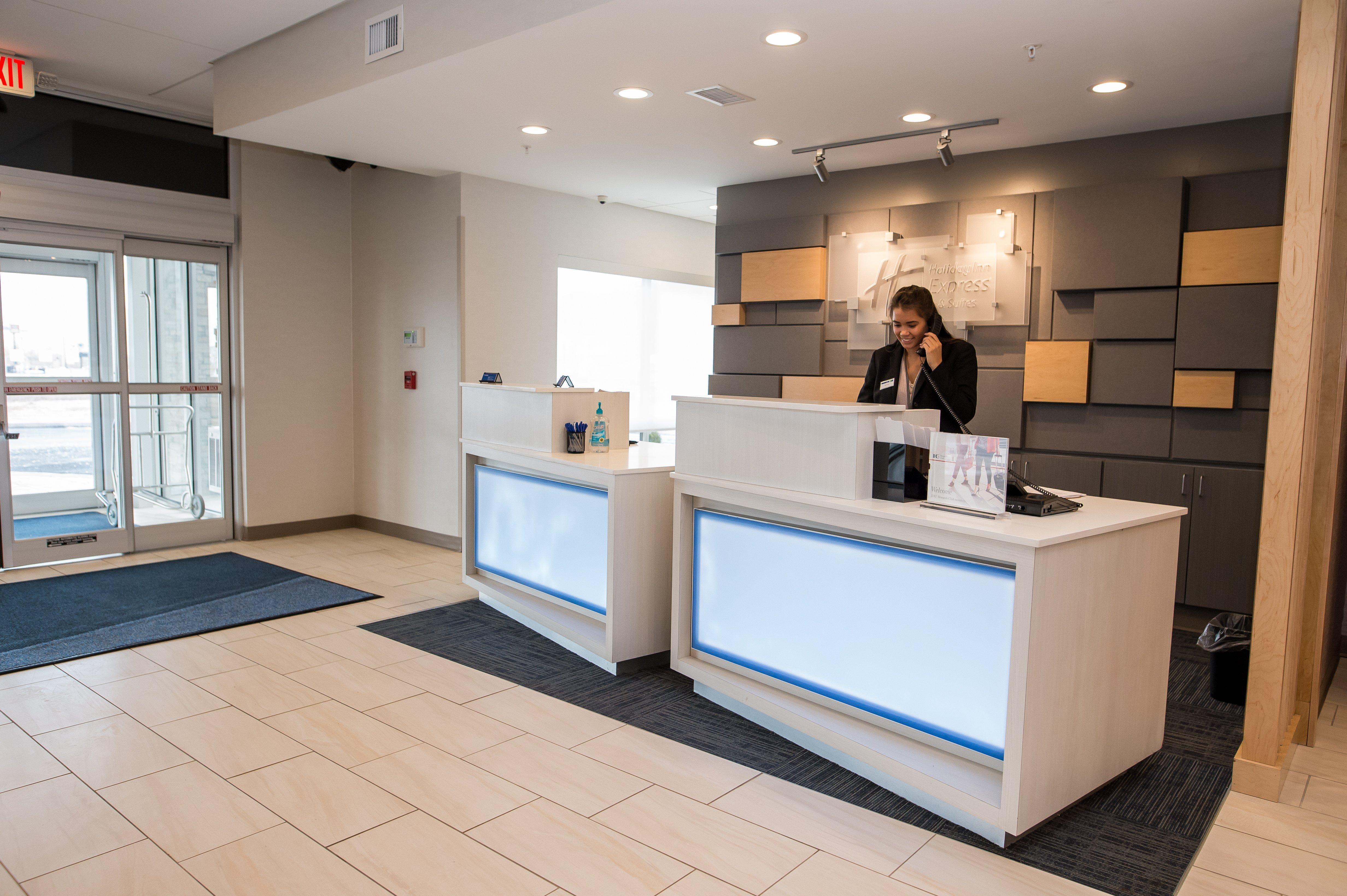 Holiday Inn Express & Suites - Marietta By Ihg Екстериор снимка